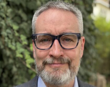 headshot of Professor Scott Hughes