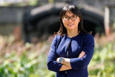 Si-Hui Tan, PhD ’10 poses