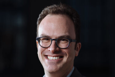 headshot of Jesse Thaler